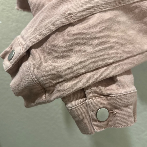 Cropped soft pink denim jacket size small. - Picture 6 of 6